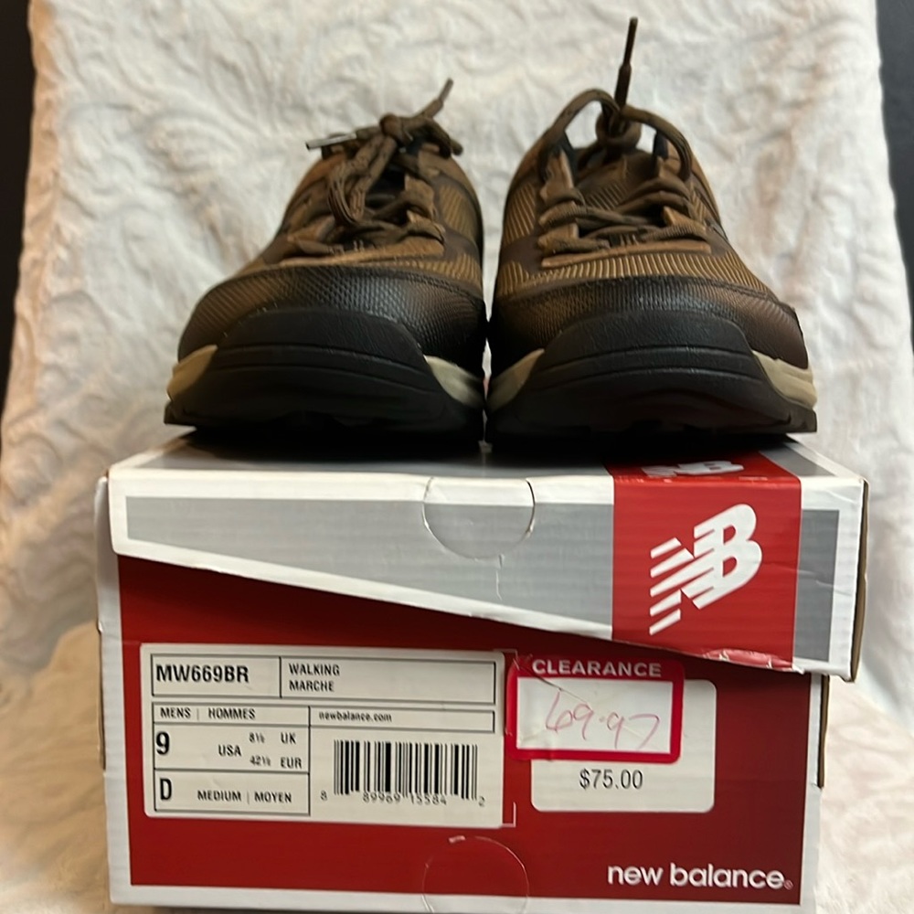 NEW Men’s NEW BALANCE (Walking Shoes) Size 9 Regular Width Color Brown